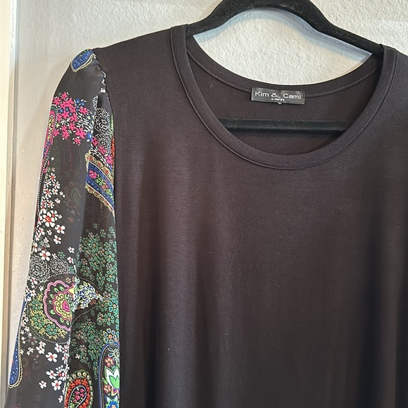 Kim & Cami Black Top with Sheer Paisley Sleeves - Picture 4 of 5